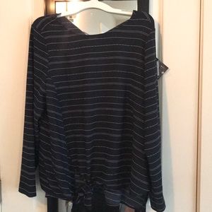 Ava and Viv NWT Navy front tie blouse 1x